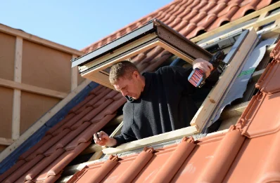 Pose de fenêtres de toit Velux à Poupry
